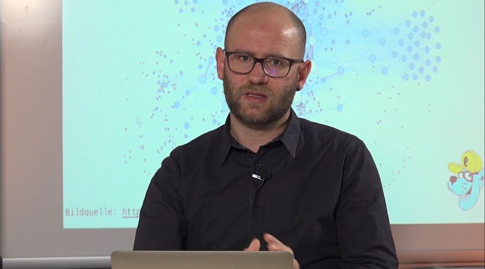 Heiko Wolf erklärt in einem Video etwas zu Fake-News. Heiko Wolf erklärt in einem Video etwas zu Fake-News.